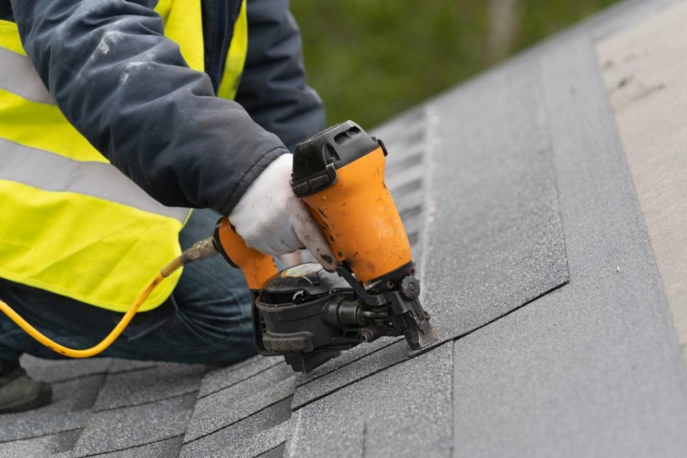 8 Types of Shingles (Pros and Cons)